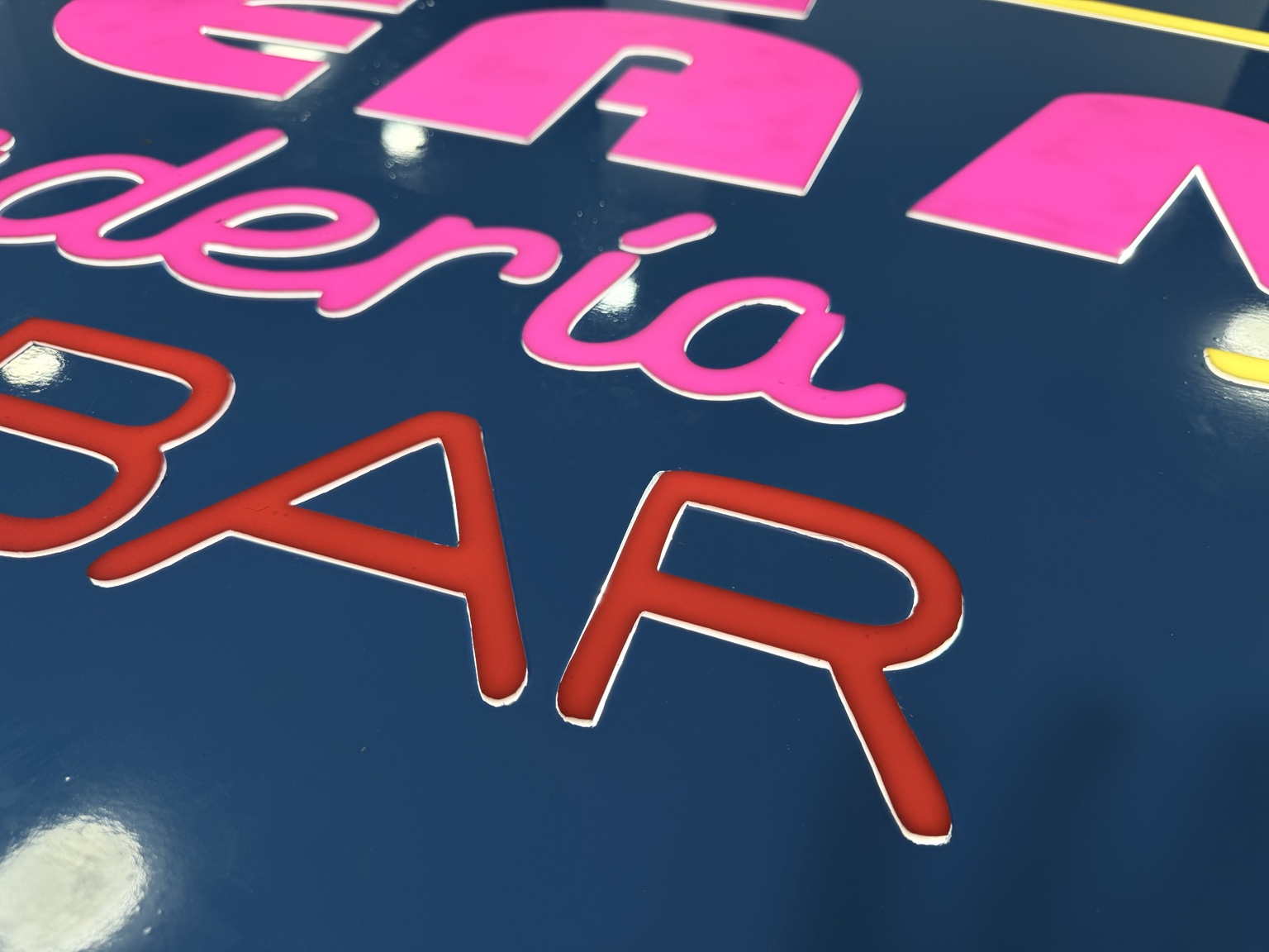Detalle de letras del rótulo de Fuertebar